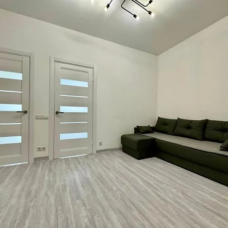 Apartpoltava: Elite New Build with Tropical Shower and Park View Exterior photo