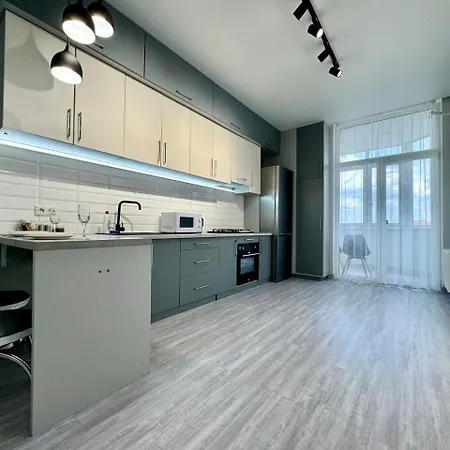 Apartpoltava: Elite New Build with Tropical Shower and Park View Exterior photo