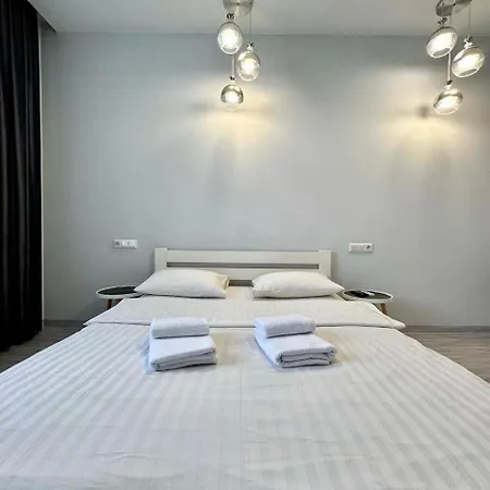 Apartpoltava: Elite New Build with Tropical Shower and Park View Exterior photo