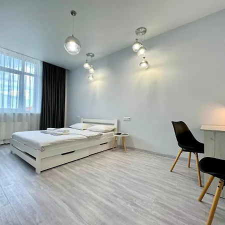 Apartpoltava: Elite New Build with Tropical Shower and Park View Exterior photo
