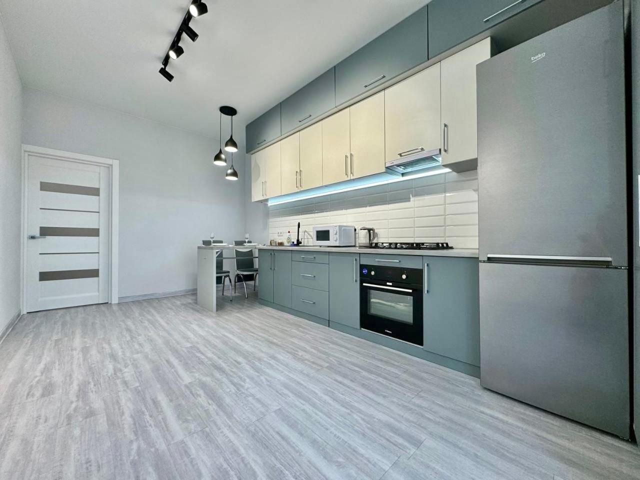 Apartment Apartpoltava: Elite New Build With Tropical Shower And Park View
