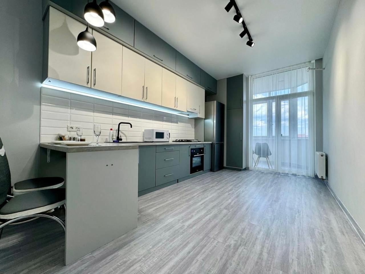 Apartpoltava: Elite New Build With Tropical Shower And Park View Poltava