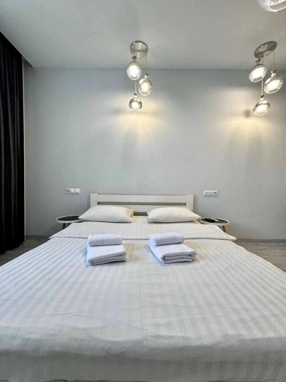 Apartment Apartpoltava: Elite New Build With Tropical Shower And Park View