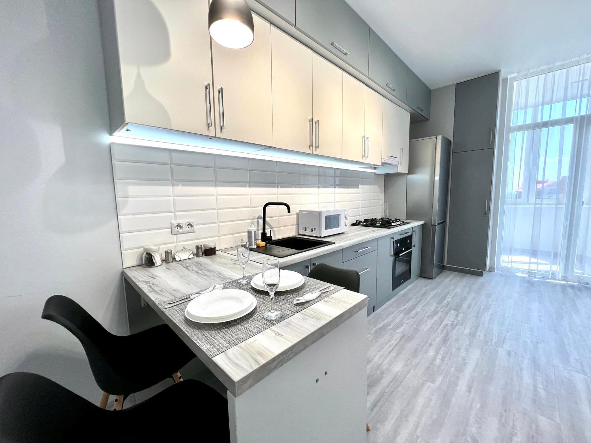 Apartpoltava: Elite New Build With Tropical Shower And Park View Poltava